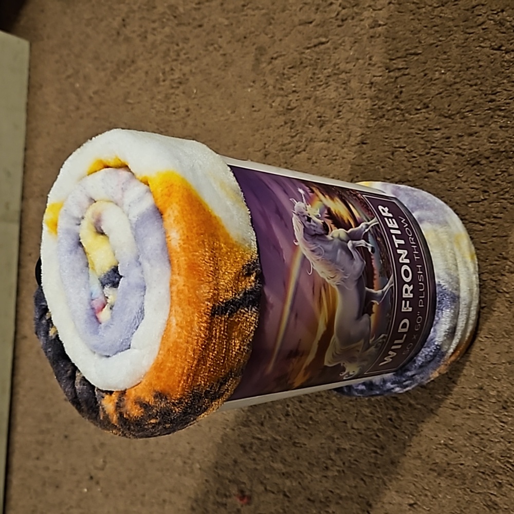 Wild frontier picture plush throw